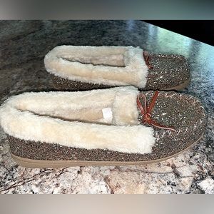 OLD NAVY - Size 8 - Gold Glitter, fur lined moccasin type slippers. BRAND NEW